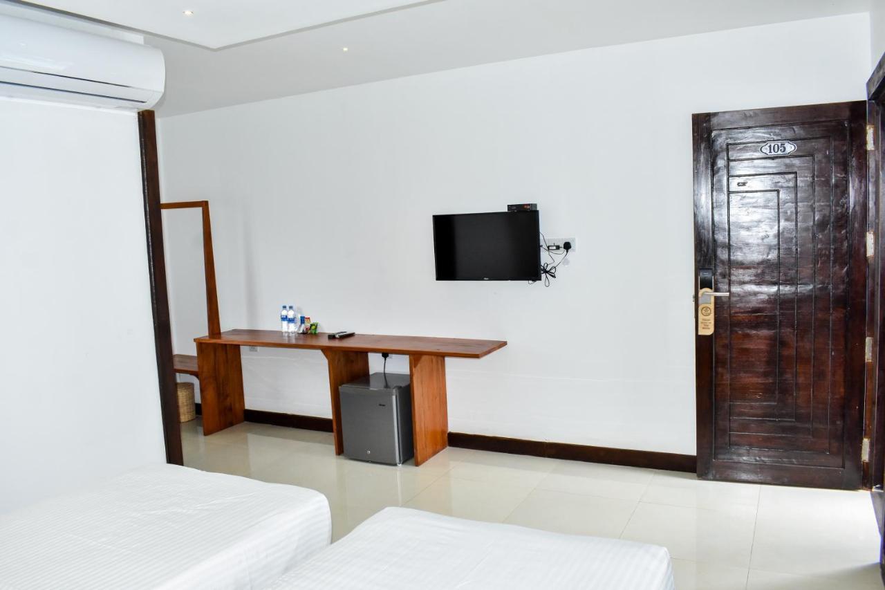J7 Villaj Resort Trincomalee Exterior photo
